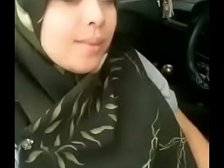 Gadis bertudung bahagian virale 12
