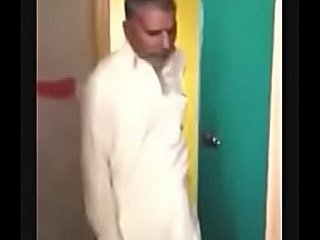 İki yaşlı adam tarafından becerdin Pakistanlı teyze
