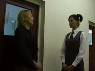 Unfriendliness señorita castiga colegiala shoe-brush XLX spanking duro