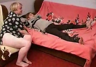 Dampen tit parla il figlio per il suo cazzo