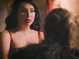 Xăm siêu Bootylicious Chanel Santini cung cấp shemale với BJ
