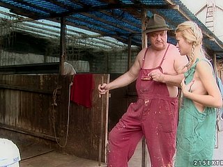 Ältere Motherfucker Fucks Nettes Blondie