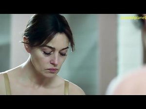 Monica Bellucci Unfurnished Boobs và núm vú Trong Ville-Marie Movie