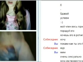 Webchat 033 Ubrana dziewczyna patrzy na mojego penisa i ma orgazm