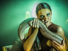 Naked Chloe Lee met Flake down