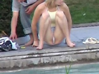 voyeur 스파이 캠은 공공 장소에서 많은 뜨거운 업 스키트를 잡습니다.