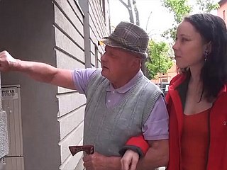 Ngày rất may mắn cho ông nội sừng
