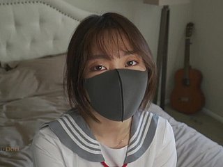 Baise une écolière chinoise excitée portant un uniforme après audition