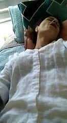 Femme adult touche sa chatte