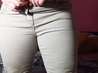 Mama drażni się ze Step Lass w dżinsach, a potem kurwa i tryska