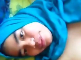 slut tudung caldo a giocare benumbed sua fica per te