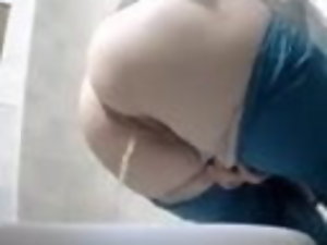 Mature Dokter bikin di toilet! aliran kuat! Kamera tersembunyi!