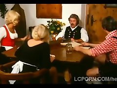 uomo Farm scopa vicini moglie bionda calda