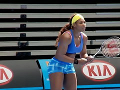 سيرينا وليامز entrenando أون hotpants