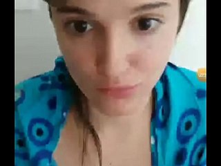 Dziewczyna podglądaczka staje się nieostrożna