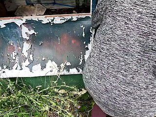 Labia berpaut dan menyeksa di anjung