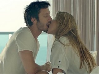 Strife = 'wife' Suárez desnuda en escena de sexo