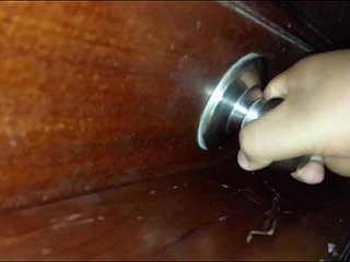 ESPIONANDO MINHA MADRASTA GRANDE ENQUANTO ELA DORME