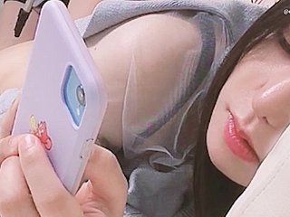 Hentai Amatur Jepun SexUndress dia dan masukkan sahaja dia.