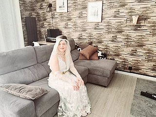 عذراء متزوجة تمارس الجنس مع أفضل رجل لها قبل زفافها وتحصل على حمولته من السائل المنوي على وجهها