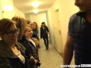 Kızlar Knocking-shop homeparty için Foreign atın