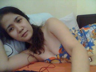 mignon MILF philipino montre seins à skype bf-p3