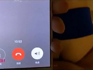 电话系列 - 边给女情人打电话边操骚逼（增大延时加徽信xm32023）