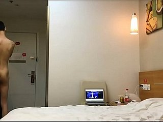 正 和 妈妈 打电话 被 强行 扯掉 裤子 操, 干 的 太 狠 把 美女 真 操 哭 了 说: 痛, 干 的 我 肚子 都 痛, 你 做 女人 试试 预览 视频 (Anhänger)